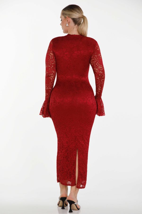 Maxi dress with lace and ruffles on the sleeve