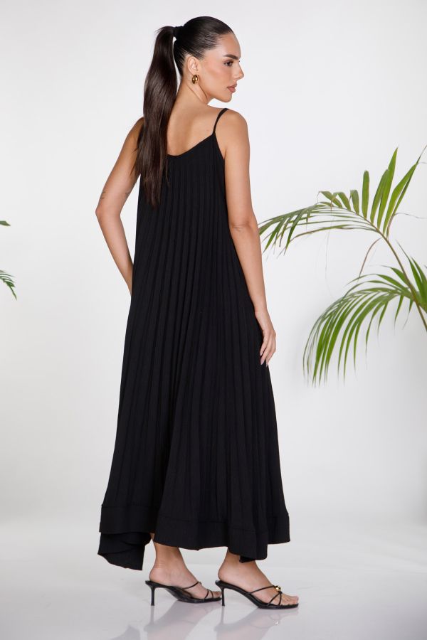 Maxi pleated strappy dress