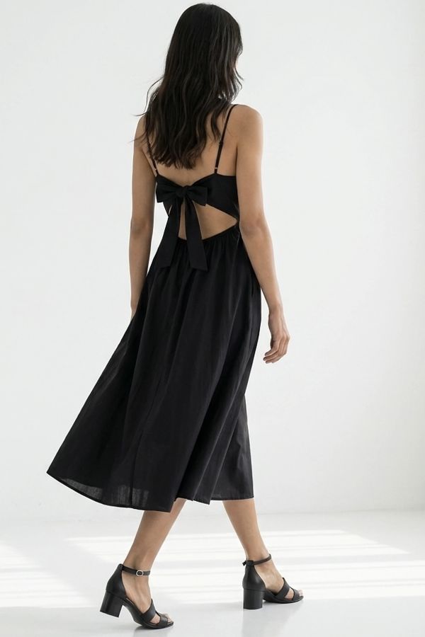 Strappy dress with elastic waist and back tie