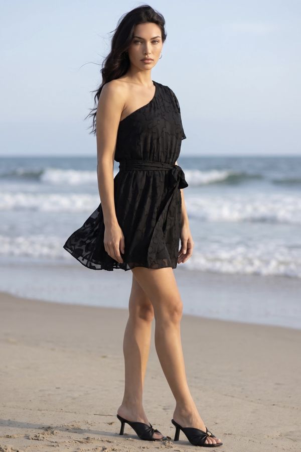 Playsuit με έναν ώμο, φλοράλ ανάγλυφη υφή και ζώνη
