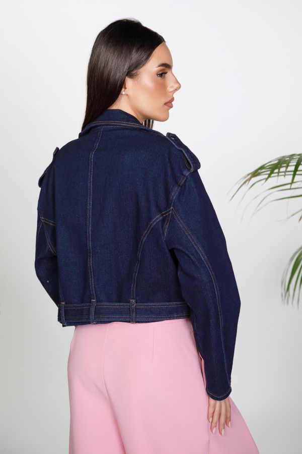 Cropped denim jacket with side zipper and belt