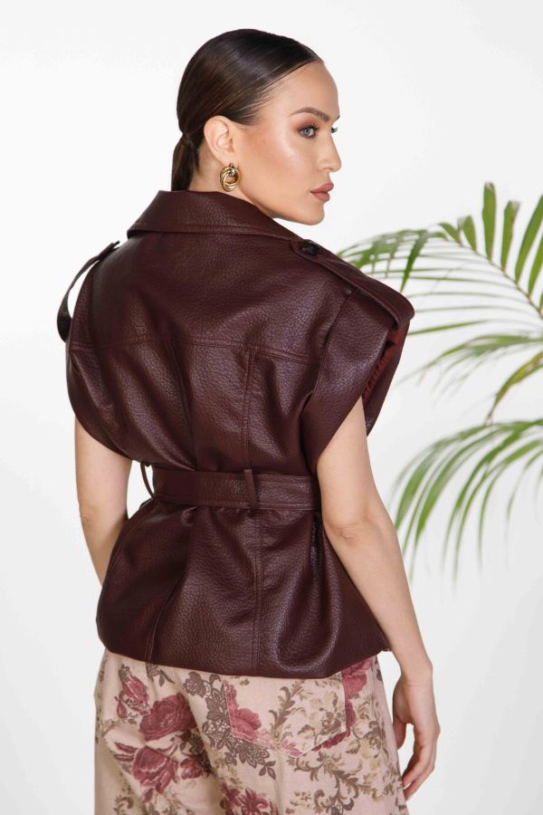 Αμάνικο jacket από δερματίνη με ζώνη