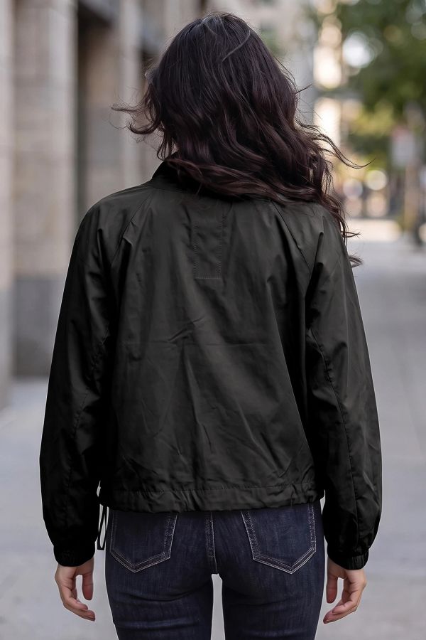 Ελαφρύ jacket με ψηλό γιακά και κορδόνια