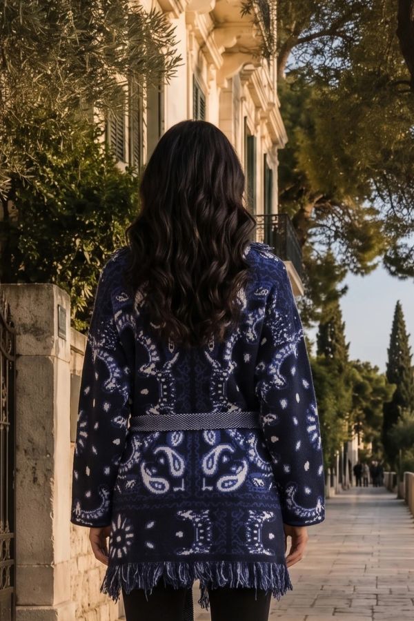 Κοντή πλεκτή ζακέτα με λαχούρια, κρόσια και ζώνη - ΜΠΛΕ
