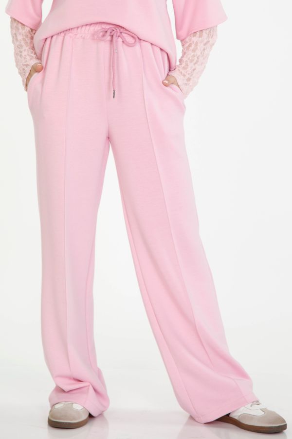 Sweatpants with front seam