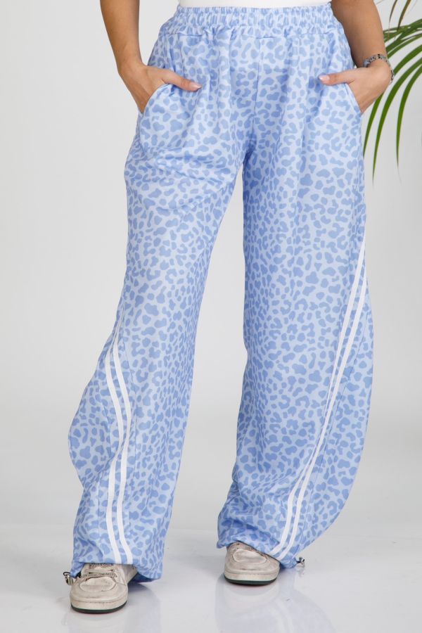 High-waisted leopard trousers