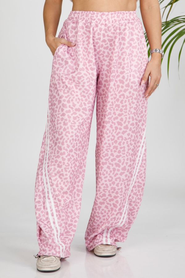 High-waisted leopard trousers