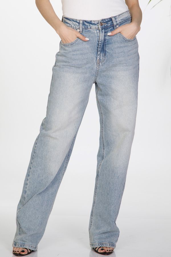 Denim pants with back slit and embroidered flowers