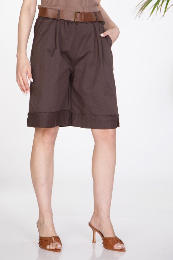 High-waisted pleated bermuda shorts with belt