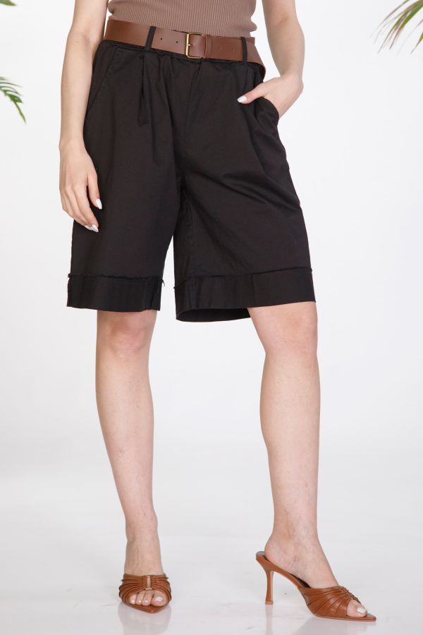 High-waisted pleated bermuda shorts with belt