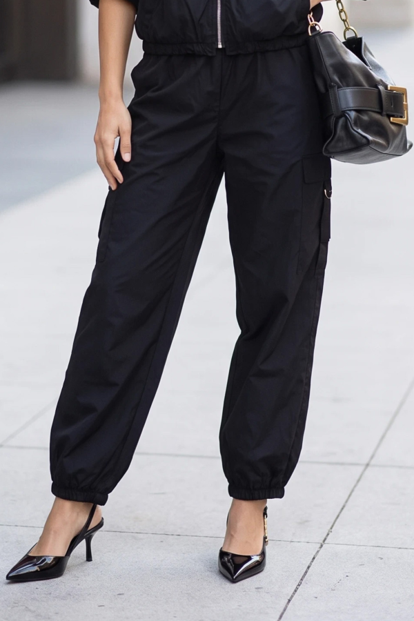 Ψηλόμεσο παντελόνι cargo / jogger με ελαστικό τελείωμα